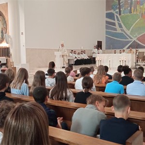 Nadbiskup Kutleša predvodio misu povodom početka školske godine i blagoslovio nove prostore OŠ "Dominik Savio"